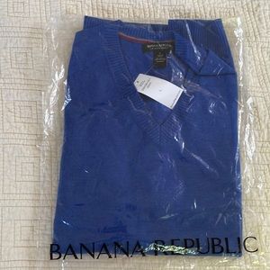 Men’s blue sweater, size L